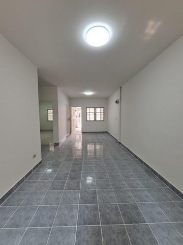 Vายทาวน์เฮ้าส์ชั้นเดียว รีโนเวทสวย ใกล้รพ.กรุงเทพระยอง 1.69 ลบ.