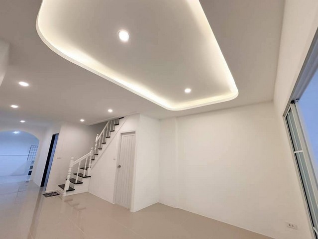 ขาย ทาวน์เฮ้าส์ 3 ชั้น  หมู่บ้านพงษ์ศิริชัย 1 พุทธมณฑลสาย4  ราคาพิเศษ 1.99 ลบ.