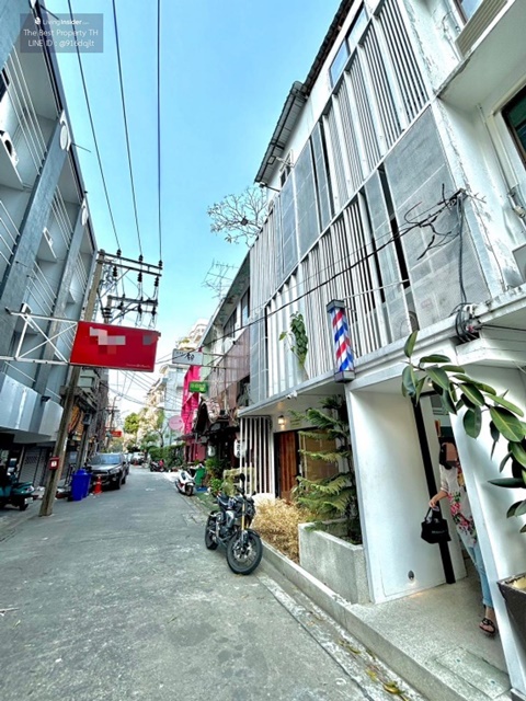 เซ็นทรัล พระราม9 900 ม. ให้เช่าอาคารพาณิชย์ 4 ชั้น 3นอน  20ตร.วา. 320ตร.ม. Airbnb รร.นานาชาติ โชรส์เบอรี่ 900 ม. MRT พระราม 9 700ม.