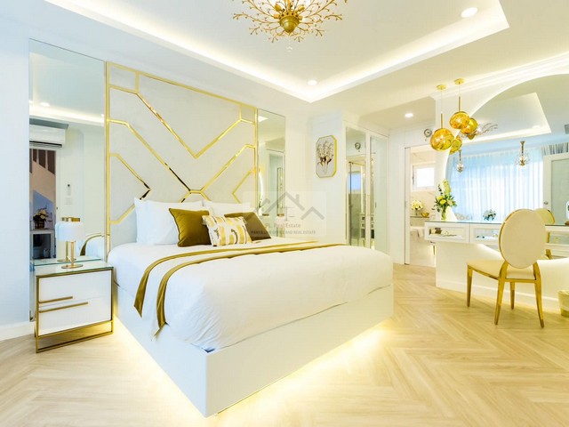 ให้เช่าทาวน์โฮม 4 ชั้น 3 ห้องนอน หมู่บ้านคริสตัลวิลล์ Crystal Ville เลียบด่วน ใกล้เซ็นทรัลอีสต์วิลล์ รีโนเวทใหม่ แต่งหรูพร้อมอยู่