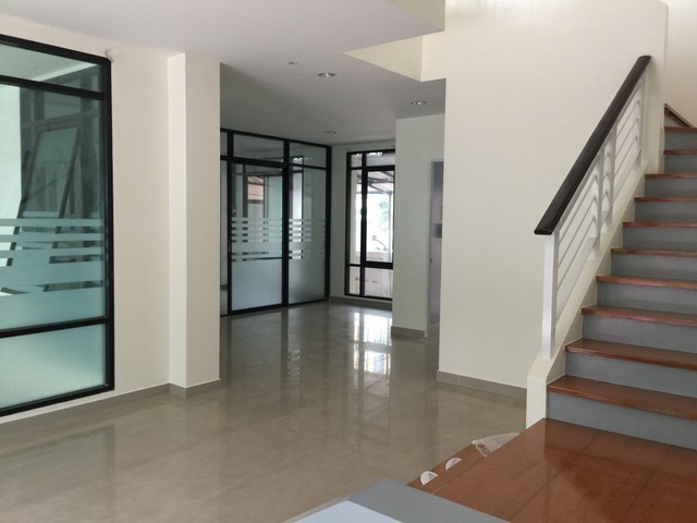 ให้เช่าสำนักงาน 4 ชั้น 600 ตรม. โครงการบ้านกลางกรุง Office Park Bangna ติดริมถนนบางนา-ตราด กม 3 ฝั่งขาเข้า ใกล้ทางด่วน ใกล้เซ็นทรัลบางนา