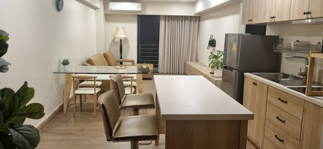  ให้เช่า My Resort Bangkok  ว่่าง ห้องสวย พร้อมย้าย Ready to move in ขนาด: 80 ตร.ม. 2 ห้องนอน 1 ห้องน้ำ ชั้น18 วิวเมือง ตึก A  ค่าเช่า: 45,000 บาท/เดือน ใกล้ MRT เพชรบุรี เพียง 500 ม. | ใกล้ BTS อโศก & Terminal 21 สิทธิพิเศษ ฟรี! อินเทอร์เน็ตภายในห้อง 1 ปี ตกแต่งสวยสไตล์ญี่ปุ่น พร้อม โถสุขภัณฑ์อัตโนมัติ (Washlet) สิ่งอำนวยความสะดวกครบครัน ล็อบบี้ / Mailbox สระว่ายน้ำอินฟินิตี้ พร้อมจากุซซี่ & สระเด็ก ฟิตเนส, ซาวน่า & สตรีม สวน