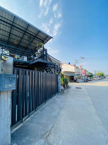 บ้าน 2 ชั้น ติดถนน ค้าขายได้  โซนสันกำแพง