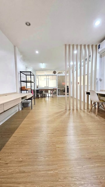 ให้เช่าอาคารพาณิชย์ 4 ชั้น เซ็นทรัล พระราม9 900 ม. 3นอน  20ตร.วา. 320ตร.ม. Airbnb รร.นานาชาติ โชรส์เบอรี่ 900 ม. MRT พระราม 9 700ม.