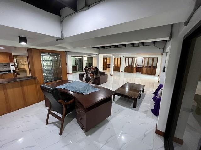 ให้เช่าบ้านเดี่ยว 2 ชั้น 290 ตรม. ซอยลาดพร้าว 94 ลาดพร้าว ทาวน์อินทาวน์ ศรีวรา ใกล้เลียบด่วน เหมาะทำออฟฟิศ ใกล้ เดอะ ซีน ทาวน์อินทาวน์