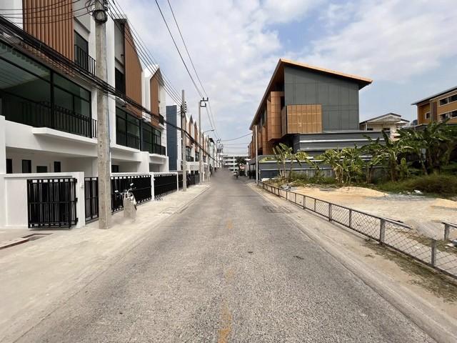 ขายและให้เช่า โฮมออฟฟิศ 3ชั้น โครงการ Deco สุขุมวิท70/5 เนื้อที่ 21 ตารางวา พื้นที่ใช้สอย 200 ตารางเมตร 2 ห้องนอน 3 ห้องน้ำ