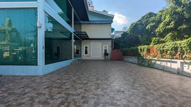 ให้เช่าอาคาร 2 ชั้น  ซอยลาดพร้าว 87 เลีบยด่วน ที่ดิน 101 ตารางวา พื้นที่ใช้สอย 400 ตารางเมตร อาคาร 2 ชั้น 5 ห้องทำงาน 2 ห้องน้ำ