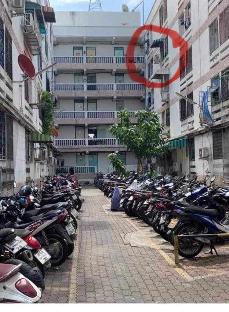 ให้เช่าคอนโดบ้านสวน ตึกU4 ชั้น 3 ใกล้ บิ๊กซี สะพานใหม่ เนื้อที่ 20.54 ตรมมีแอร์ เตียง ตู้เสื้อผ้า  ใกล้ๆมีตลาดสะดวกสะบายค่าเช่า เดือนละ 3,000 บาท มัดจำ 2 เดือน ล่วงหน้า 1 เดือนค่าส่วนกลาง เดือนละ 200 บาทเดินทางสะดวก ติด สถานีBTS  สถานีสายหยุด ซอยพหลโยธิน 48 แยก 17/11 ห้องนอน 1ห้องน้ำตกแต่งใหม่ พร้อมเฟอร์นิเจอร์ติดต่อ ดา โทร 0805602796