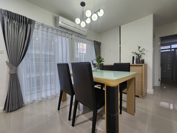 ขาย คอนโด เมโทรพาร์คสาทร อยู่เฟส 2/1 ชั้น 5 พื้นที่ใช้สอย 57 ตร.ม. เฟอร์ครบ รีโนเวทใหม่ แต่งสวย วิวสระ ใกล้ BTS วุฒากาศ