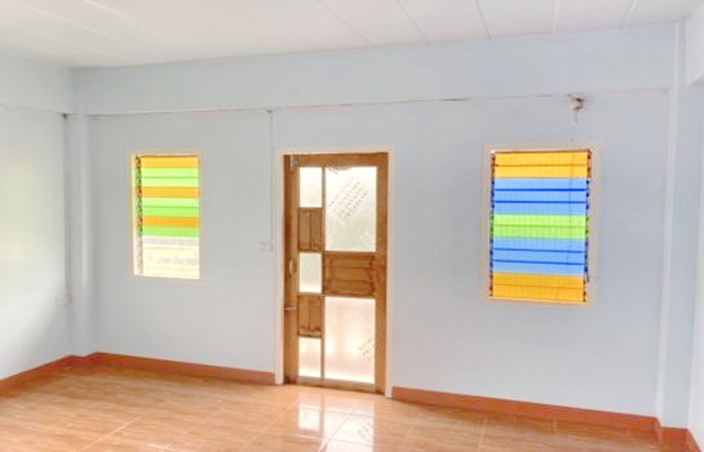 ตลาดพระเงิน 2.8 กม. อาคารพาณิชย์ 3 ชั้น ติดถนนใหญ่ 3นอน 3 น้ำ ใหม่สะอาด 26 ตร.วา.รร.นานาชาติดราก้อน 5.1 กม. ค้าขาย โฮมออฟฟิศ คลังสินค้า