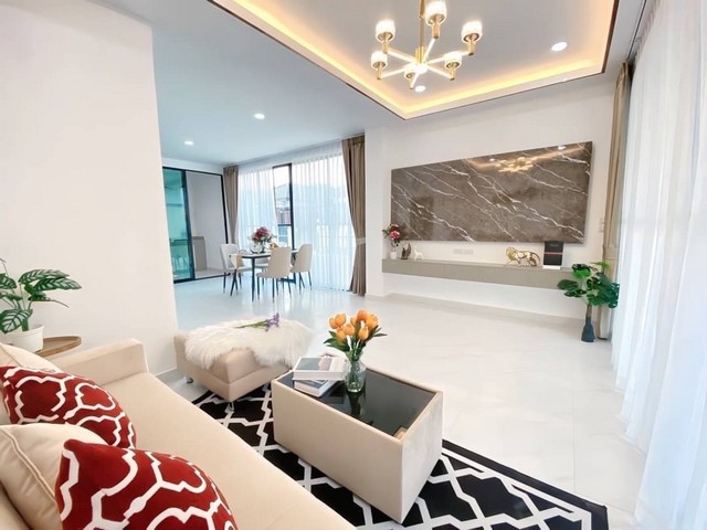 ให้เช่าทาวโฮมกรุงเทพกรีฑาซอย7 ใกล้รถไฟฟ้าสายสีเหลืองและสายสีส้ม ถนนมอเตอร์เวย์กรุงเทพ-ชลบุรี ย่านบางกะปิ  โครงการทาว์นพลัสพระราม9