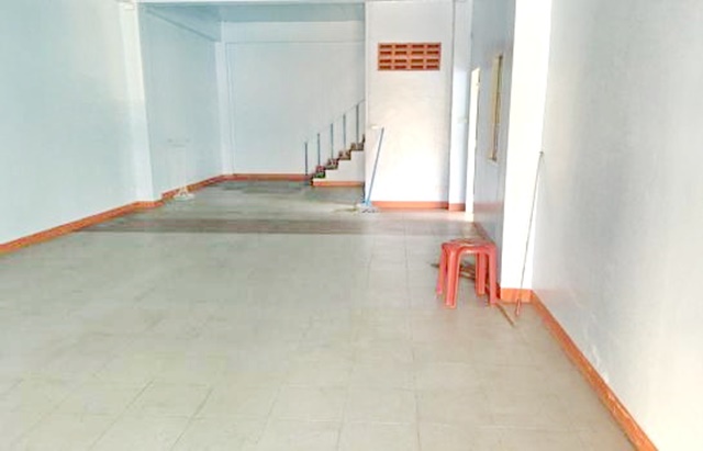 ติดถนนใหญ่ วัดศรีประวัติ อาคารพาณิชย์ 3 ชั้น  2 นอน 3 น้ำ ใหม่สะอาด 26 ตร.วา.310 ตร.ม.รร.นานาชาติดราก้อน 5.1กม.รค้าขาย โฮมออฟฟิศ คลังสินค้า