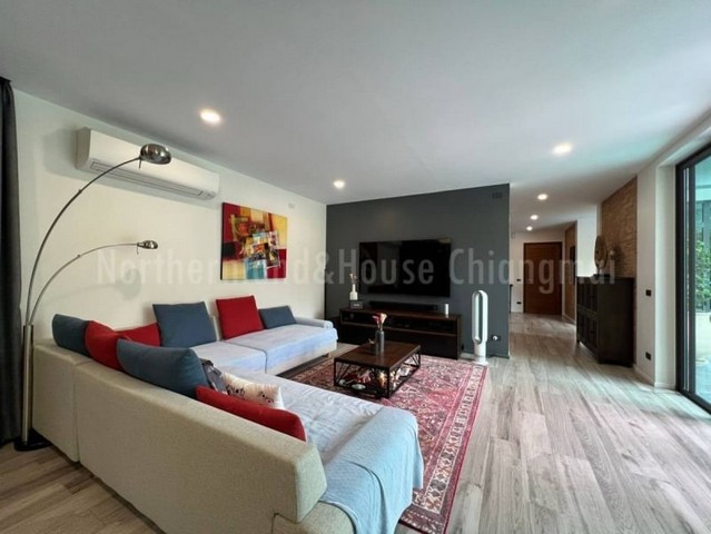 พูลวิลล่าหลังใหญ่ สไตล์โมเดิร์น เนื้อที่กว้าง น้ำแพร่ หางดง