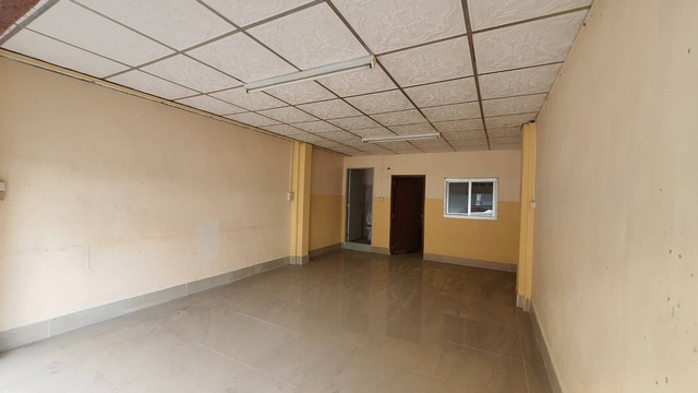 ขายถูกตึกอาคารพาณิชย์ 4 ชั้น 2 คูหา  ต่อเติมเป็นห้องเช่าพร้อมห้องน้ำในตัวทุกห้อง ชั้นล่างเป็นห้องร้านค้า ซอยกำนันแม้น 28 บางขุนเทียน