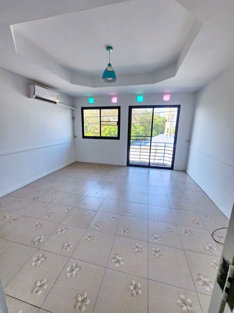 ลาดปลาเค้า1-5 ม.เกษตร 2.4 กม. ลาดพร้าววังหิน68-74  5แอร์ 5นอน  อาคารพาณิชย์ 4 ชั้น ทำเลดี ติดถนนเสนานิคม1 6น้ำ BTS เสนานิคม 2.7 กม.