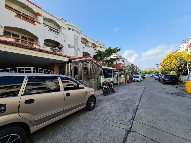 ขายทาวน์โฮม แกรนด์ วิลล์ ลาดพร้าว 101 บางกะปิ กรุงเทพมหานคร PTT13093