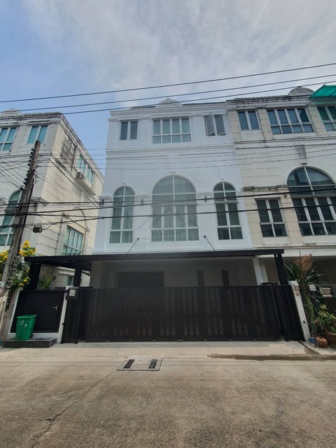 ให้เช่าโฮมออฟฟิศ 3.5 ชั้น หลังมุม 5 ห้องนอน เดอะพาร์ค ลาดพร้าว วังหิน 76 ใกล้รถไฟฟ้าพหลโยธินเพียง 5 นาที ใกล้ ม.เกษตรศาสตร์