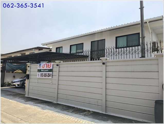 ❄️❄️ ขายด่วน! บ้านเดี่ยว 2 ชั้น รีโนเวทใหม่ทั้งหลัง พร้อมอยู่! ❄️❄️✨ บ้านสวยทำเลดี ใกล้รถไฟฟ้าและทางด่วน ✨ ตรงข้าม ตั้งฮั่วเส็ง ธนบุรี-เก่า เดินเข้าซอยเพียง 100 เมตร!✨ บ้านหันหน้าทิศเหนือ ลมพัดเย็นสบายตลอดวัน✨ ขายเพียง 8.9 ล้าน (จากเดิม 9.2 ล้าน!)✨ ค่าโอน 50:50❄️ รายละเอียดบ้าน✅ เนื้อที่ 62 ตร.วา | พื้นที่ใช้สอย 183 ตร.ม.✅ 4 ห้องนอน | 3 ห้องน้ำ | 1 ห้องรับแขก | 1 ห้องครัว✅ ที่จอดรถ 3 คัน✅ 