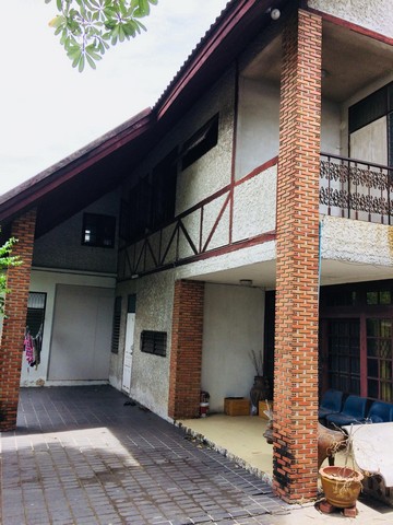 ขายที่ดินพร้อมสิ่งปลูกสร้าง(บ้าน3หลัง) 203 ตร.ว สุขุมวิท93 ซ.พึ่งมี46 ปากซอยมีสถานีรถไฟฟ้า BTS บางจาก