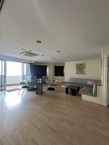 ให้เช่า: อพาร์ตเมนต์ 3 ห้องนอน 3 ห้องน้ำทำเล: ย่านที่ดีที่สุดราคา: 45,000 บาท ต่อเดือนขนาด: 154.78 ตร.ม. ความสูงฝ้าเพดาน: 2.98 เมตรสิ่งอำนวยความสะดวก:3 ห้องนอน 3 ห้องน้ำห้องแม่บ้าน & ระเบียงที่จอดรถส่วนตัว 1 คันฝ้าเพดานสูง (2.98 เมตร)สระว่ายน้ำส่วนกลาง & ซาวน่าฟิตเนสที่ทันสมัยสนามเด็กเล่นในร่มระบบรักษาความปลอดภัย 24 ชั่วโมง & กล้อง CCTVสามารถดูห้องได้ทันทีพร้อมเข้าอยู่ มกราคม 202