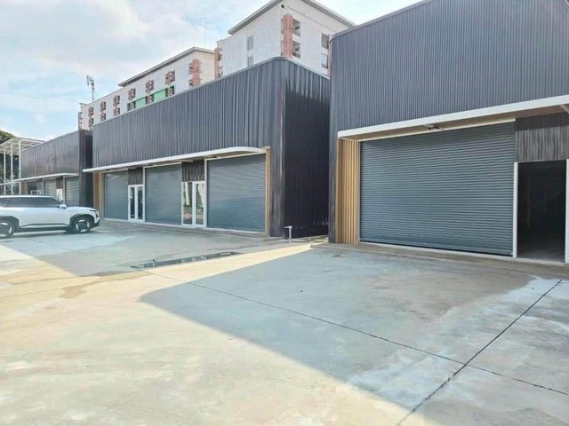 P355 ให้เช่า โกดัง สร้างใหม่ พร้อมออฟฟิศ มี 2 ชั้น อ่อนนุช 70 ติดถนนใหญ่ ใกล้รถไฟฟ้าสายสีเหลือง  เดินทางสะดวก