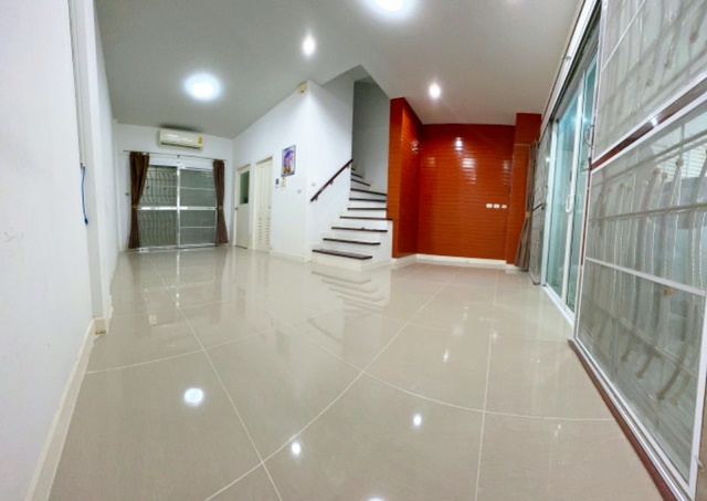 วิภาวดี แจ้งวัฒนะ 3นอน MRTหลักสี่ โฮมออฟฟิศ 3ชั้น  3น้ำ รร.นานาชาติฮาร์โรว์ กรุงเทพ 3.6 กม. 22ตร.วา. 242ตร.ม.  พหลโยธิน