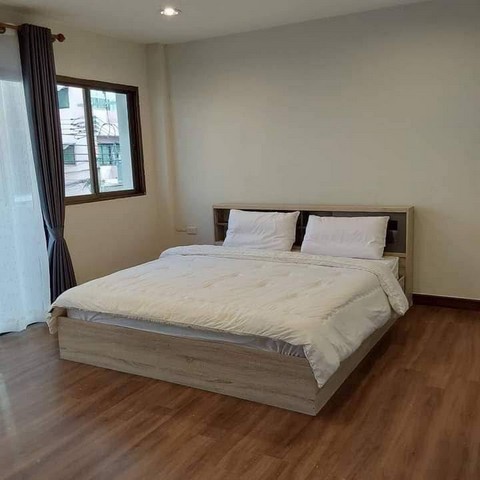 ขายทาวน์โฮม3ชั้นรีโนเวทใหม่ 4นอน ย่านนวลจันทร์รามอินทราเลียบด่วน 40ใกล้MRTรามอินทรา กม.6