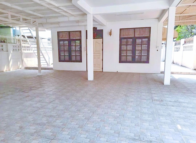 ประชาราษฎร์บำเพ็ญ20-26 รัชดาภิเษก 16-20 MRTห้วยขวาง1กม. ให้เช่าคฤหาสน์ 2 ชั้น 80 ตร.วา. 268 ตร.ม. 3-4นอน  สุทธิสาร