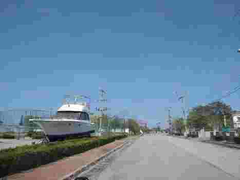 ขายที่ดินพร้อมสิ่งปลูกสร้าง (ติดแม่น้ำบางปะกง ) ในโครงการรอยัล เลคไซด์ กอล์ฟคลับ อำเภอบางปะกง จังหวัดฉะเชิงเทรา