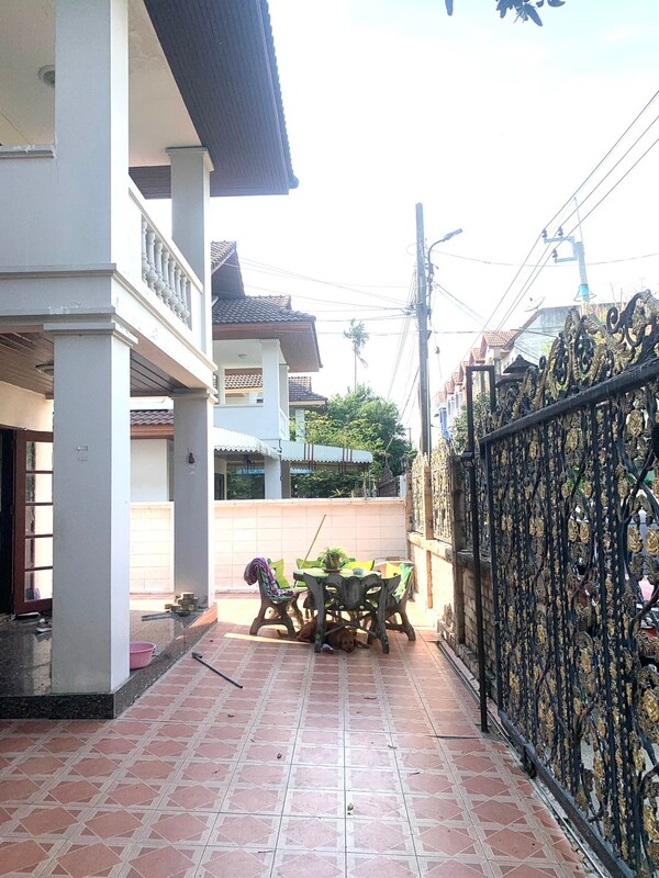 บ้านเดี่ยวทำเลดี ซอยบุญศิริ 6 สมุทรปราการ พร้อมเข้าอยู่! สะดวกทุกการเดินทาง ใกล้ห้างสรรพสินค้า โรงเรียน และโรงพยาบาล