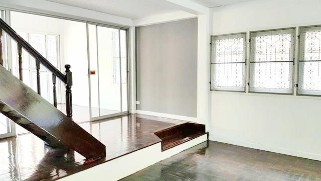 ให้เช่า 2 ชั้น 2 หลัง รีโนเวทใหม่  คฤหาสน์เดี่ยว  MRTลาดปลาเค้า300ม.7นอน  ม.เกริก 2 กม.  4 น้ำ ซ.รามอินทรา 17-23