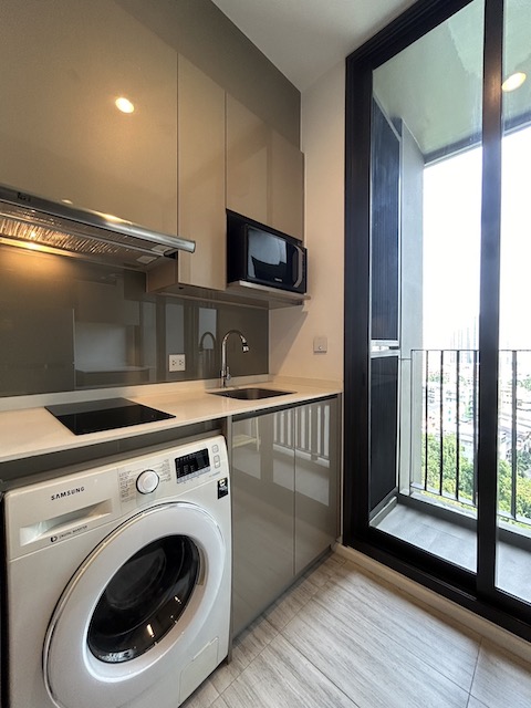 Whizdom Essence Clean quiet beautiful view 11th floor BTS Punnawithi