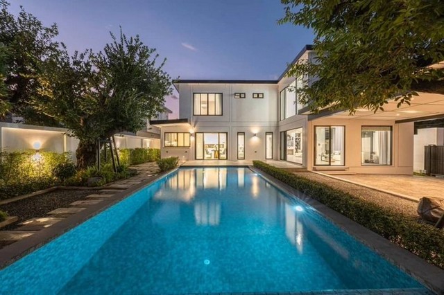 ให้เช่าพูลวิลล่าทำเลทอง ตกแต่งเรียบหรู โซนแม่เหียะ  