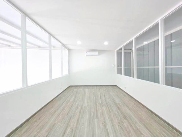 BTSอ่อนนุช 790ม. ให้เช่าโกดัง พร้อมออฟฟิศชั้นลอย 110ตร.ม.  2จอดรถ รร.นานาชาติเวลล์  อ่อนนุช 650 ม. สตูดิโอ ร้านกาแฟ  ร้านอาหาร