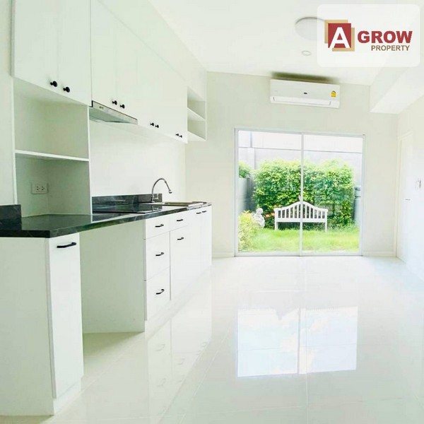 หมู่บ้านอินดี้ 2 ซอยทรัพย์บุญชัย 28 มีพื้นที่หลังบ้านกว้าง ตกแต่งครบพร้อมอยู่