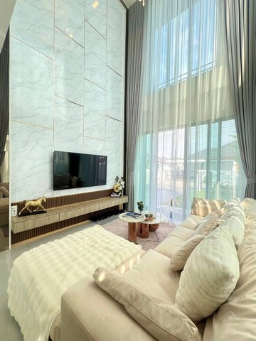 พูลวิลล่า 2 ชั้น ดีไซด์เรียบหรู วิวดอยสุเทพ สันผักหวาน หางดง