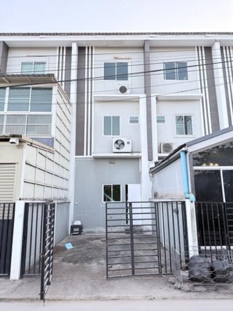 ตลาดสดแม่เหียะ 400ม. รร.นานาชาติลานนา 1.9 กม.ให้เช่าอาคารพาณิชย์ 3 ชั้น 19 ตร.วา.230 ตร.ม.3 แอร์