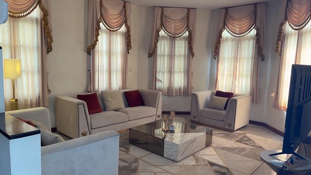 HR2280ให้เช่าบ้านเดี่ยวหลังใหญ่ขนาด 221 ตรว.มีสระว่ายน้ำส่วนตัว ซอยพหลโยธิน 48 เหมาะอยู่อาศัย