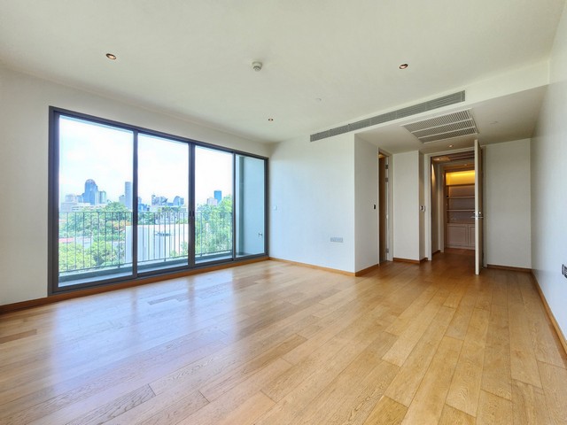 Unfurnished  2 Bedrooms Corner Condo for Rent with Sathorn / Yennakart. Supreme Legend