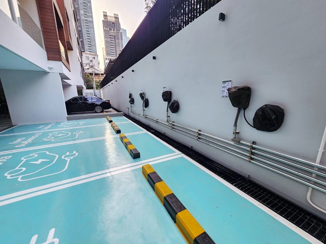 พร้อมพงษ์ Pet Friendly ให้เช่า คอนโด หรือ โรงแรมหรู  BTS ทองหล่อ 399ม Penthouse 3นอน 4น้ำดิเอ็มควอเทียร์ 399ม.  257ตร.ม.