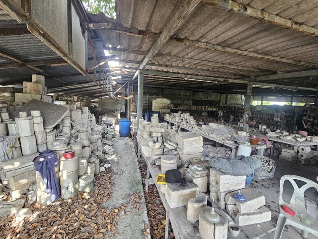 ขายที่ดินพร้อมสิ่งปลูกสร้างหลัง เหมาะสำหรับปลูกบ้านเดี่ยว