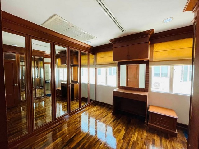 HR2305 FOR RENT Townhouse Moo Bann Klang Krung Thonglor , Sukhumvit55