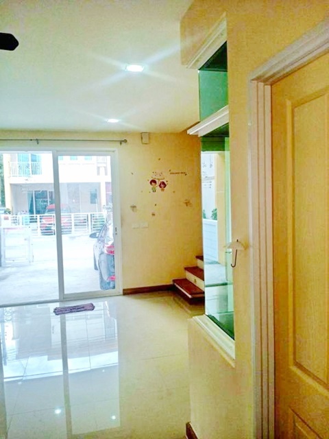 พันท้ายนรสิงห์ 4นอน  หลังมุม  22ตร.วา.พระราม2 1.5 กม. ทาว์นเฮาส์ 2ชั้น 180ตร.ม. เฟอร์ครบ รร.นานาชาตินอริช 1.5กม.  ตลาดสดลีลา 3.9กม.