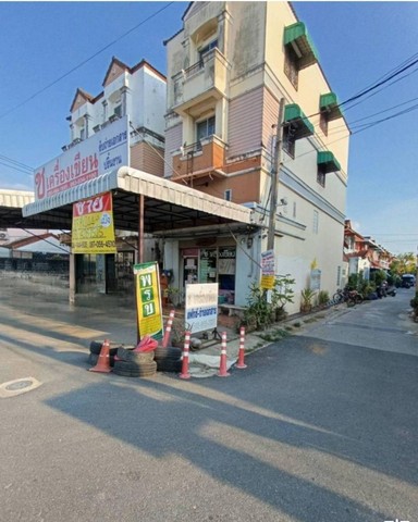 ขายอาคารพาณิชย์ ร้าน ช เครื่องเขียน ขนาด 24.4 วา  หทัยราษฎร์ 39  ตรงข้ามโรงเรียนอนุบาลขุมทอง   ZJ163