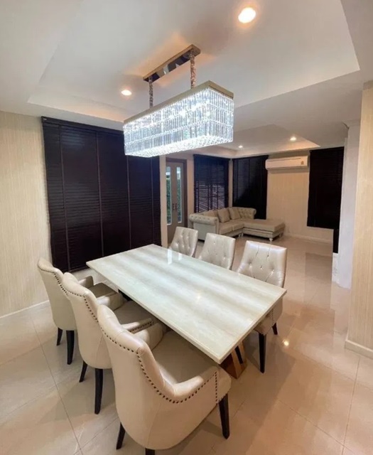 ให้เช่าคฤหาสน์ใหญ่หรู 3ชั้น 5นอน ตลาดโอโซนวัน มาร์เก็ต 250 ม. MRTแจ้งวัฒนะ14 4.1กม.เต็มพื้นที่ 60ตร.วา.