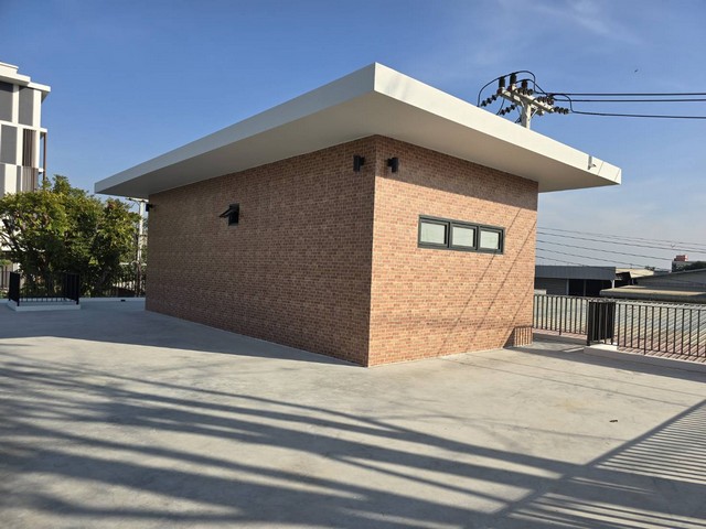 ให้เช่าพื้นที่หน้าโรงแรม ย่านรังสิต คลองหนึ่ง    อาคาร 2ชั้นเหมาะ ทำรานอาหาร หรือคาเฟ่