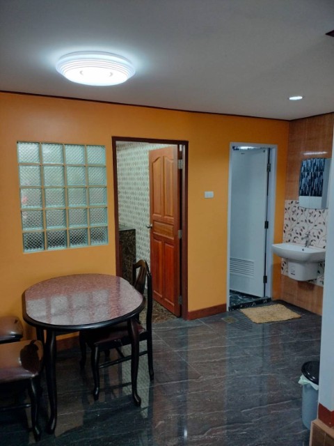 ให้เช่าทาวน์โฮม3ชั้น ถนนสุขุมวิท81 ทำเลดีสามารถเดินถึงBTSอ่อนนุช มี3ห้องนอน3ห้องน้ำแอร์เฟอร์นิเจอร์ครบ ราคาเช่า35,000บาท