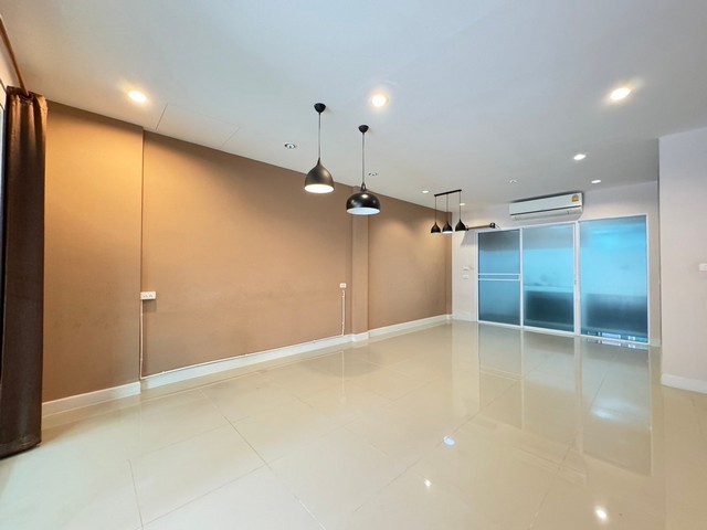 ขาย ทาวน์โฮม ศุภาลัยวิลล์ เพชรเกษม 69 บ้านสวยตรงปก ราคา 2.69 ลบ.