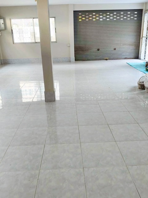 TOP บ้านทำออฟฟิศ ศูนย์การค้าแปซิฟิค พาร์ค 20 เมตร​ จอดรถ5คัน ใกล้ 7-11 ว่างให้เช่า 5นอน 3น้ำ  358ตรม ใกล้โรบินสันศรีราชา เพียง 10 เมตร!