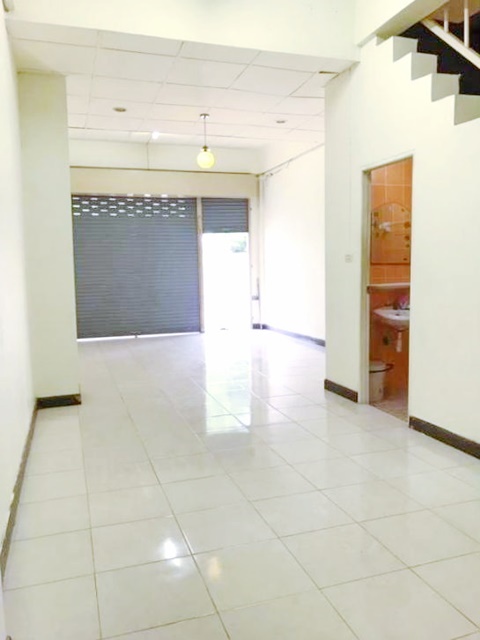 ถนนเสรีไทย 53-59 รักสัตว์  ให้เช่าตึกแถว 2ชั้น  Fashion Island สวนสยาม-บางกะปิ  2นอน 2น้ำ The Mall บางกะปิ